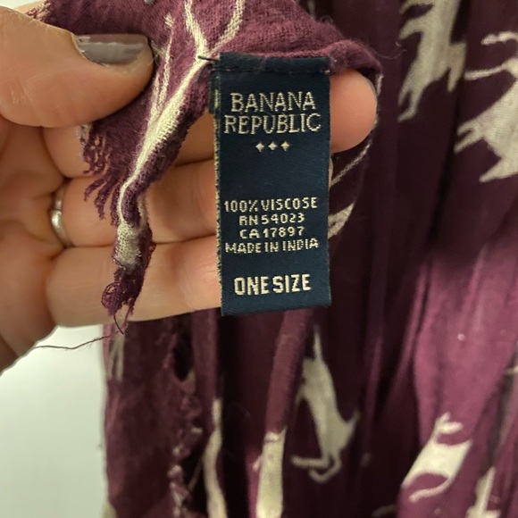 Banana Republic scarf with deer print - Picture 2 of 2
